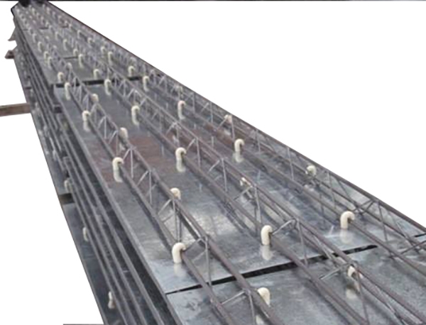 Prefabricated steel truss floor deck